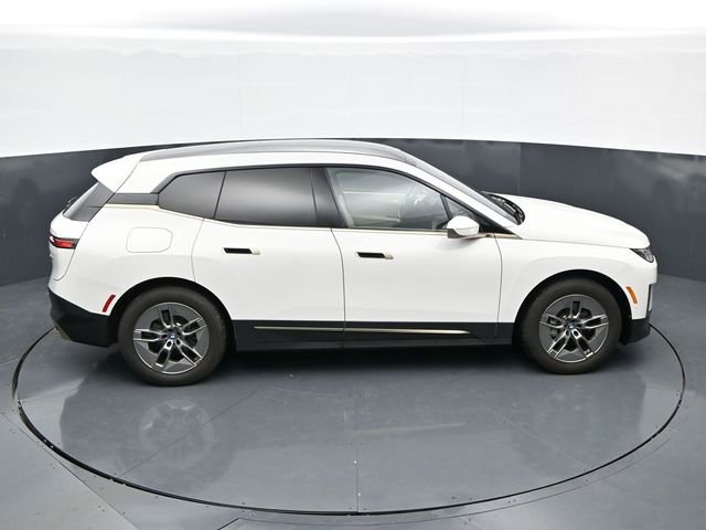 Used 2023 BMW iX xDrive50 AWD/4WD image 36