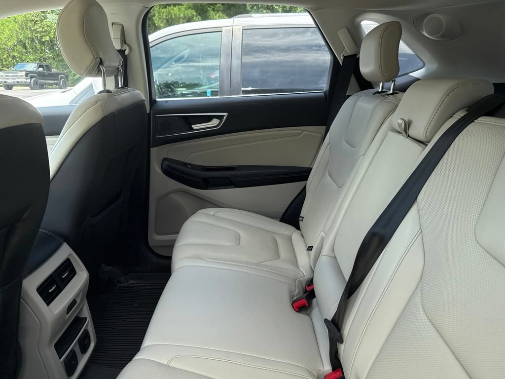 Used 2019 Ford Edge Titanium w/ Equipment Group 301A FWD image 11