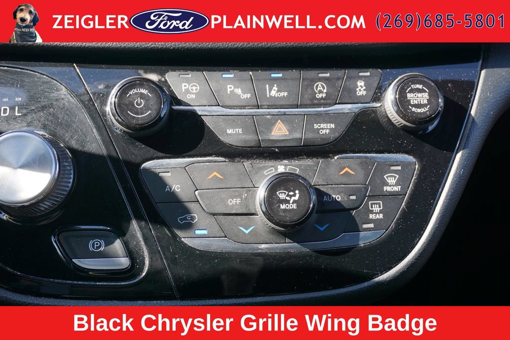 Used 2020 Chrysler Pacifica Touring w/ Advanced Safetytec Group FWD image 26