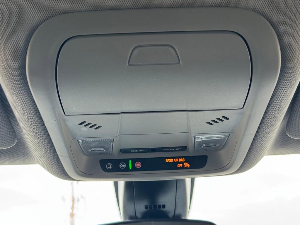 Used 2025 Chevrolet Blazer LT AWD/4WD image 18