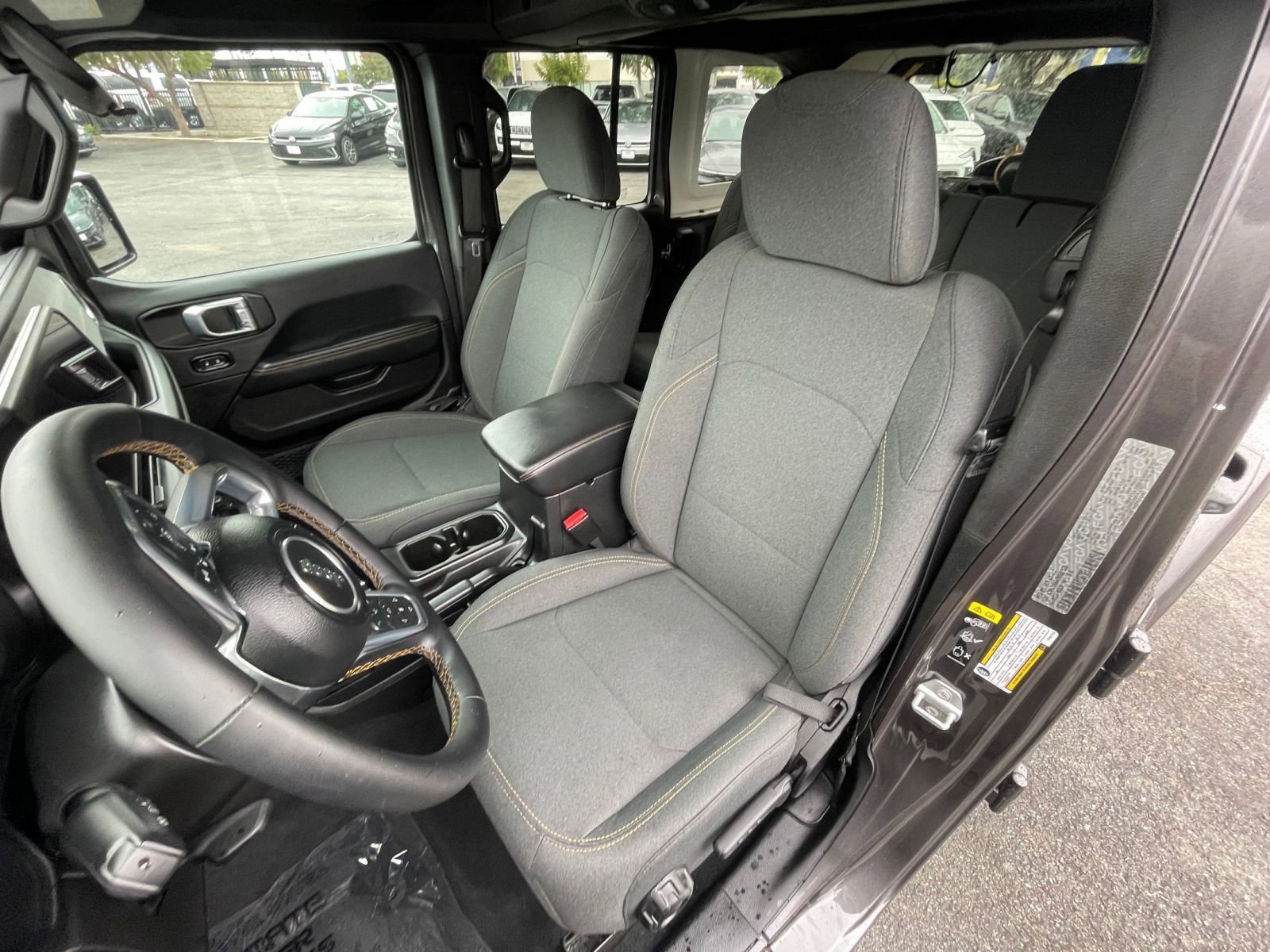 Used 2025 Jeep Wrangler Sahara image 36