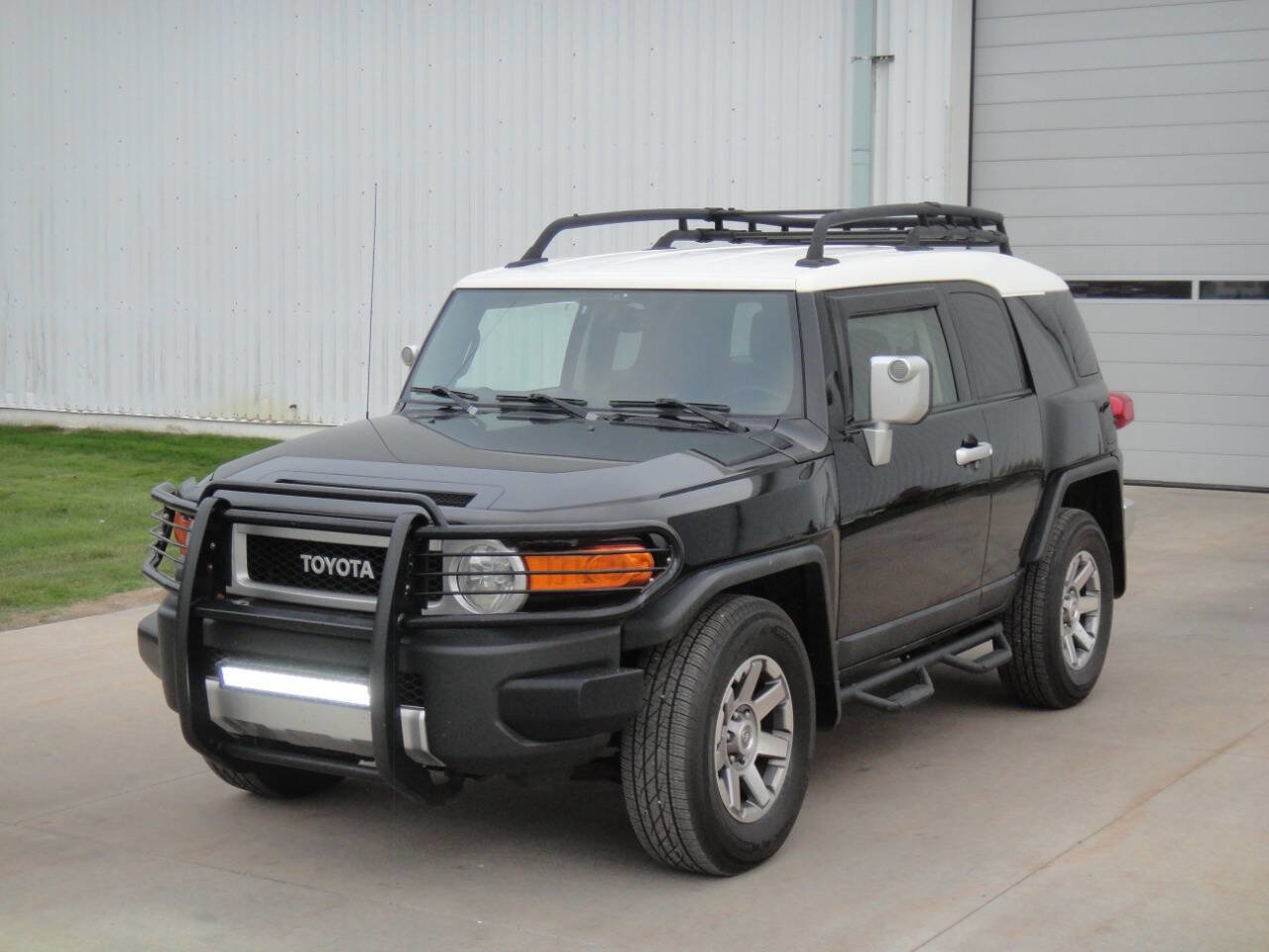 Used 2014 Toyota FJ Cruiser 2WD w/ Convenience Package image 10