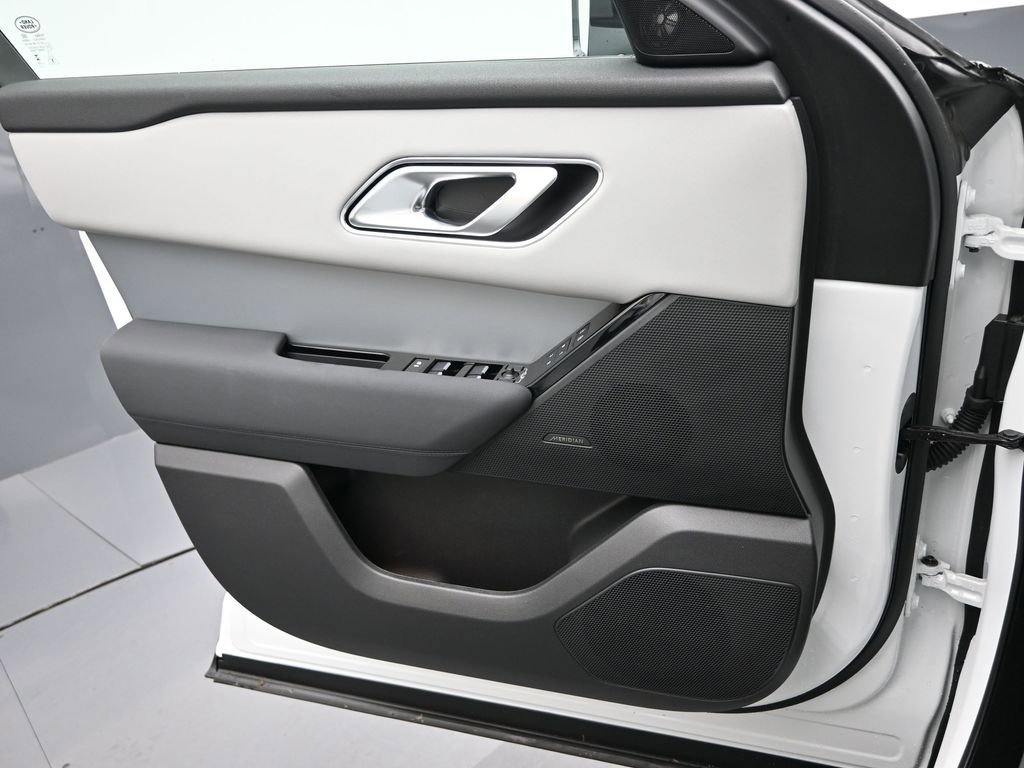 Used 2025 Land Rover Range Rover Velar S image 15