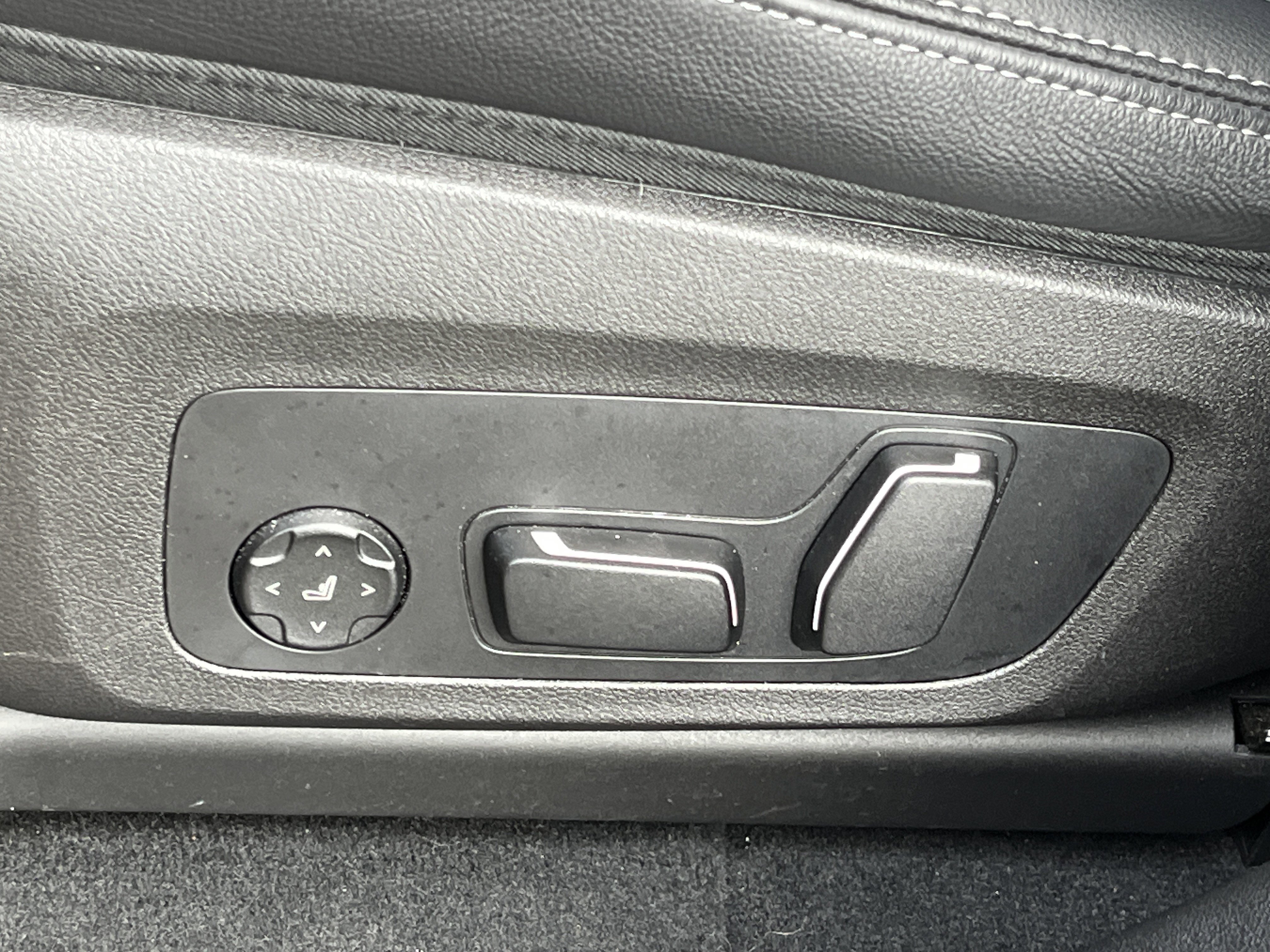 Used 2025 BMW X4 xDrive30i image 20