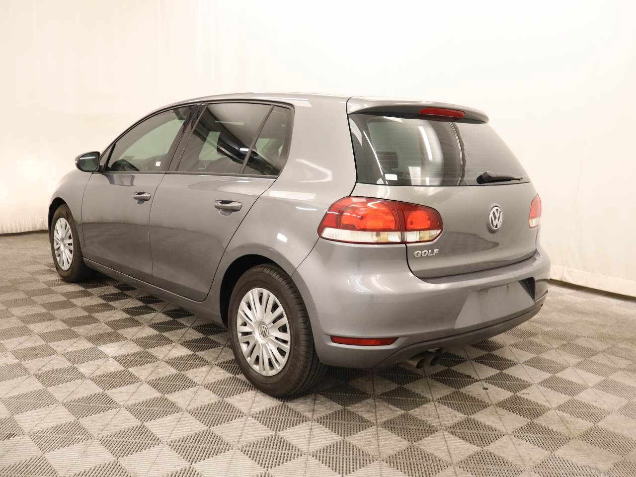 Used 2013 Volkswagen Golf 4-Door FWD image 3