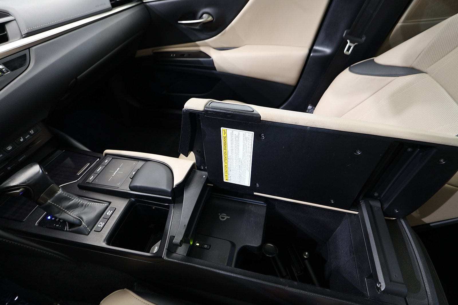 Used 2020 Lexus ES 300h w/ Accessory Package 2 FWD image 22