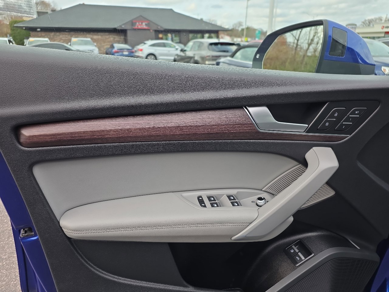 Used 2021 Audi Q5 e Premium Plus w/ Premium Plus Package image 26