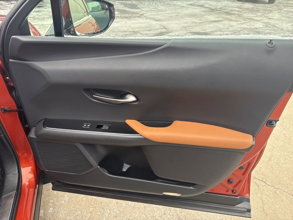 Used 2019 Lexus UX 200 image 20