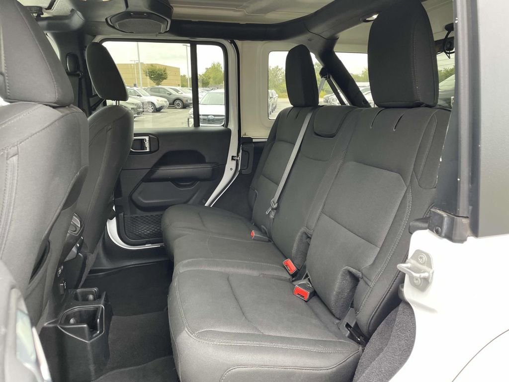 Used 2021 Jeep Wrangler Unlimited Sahara image 3