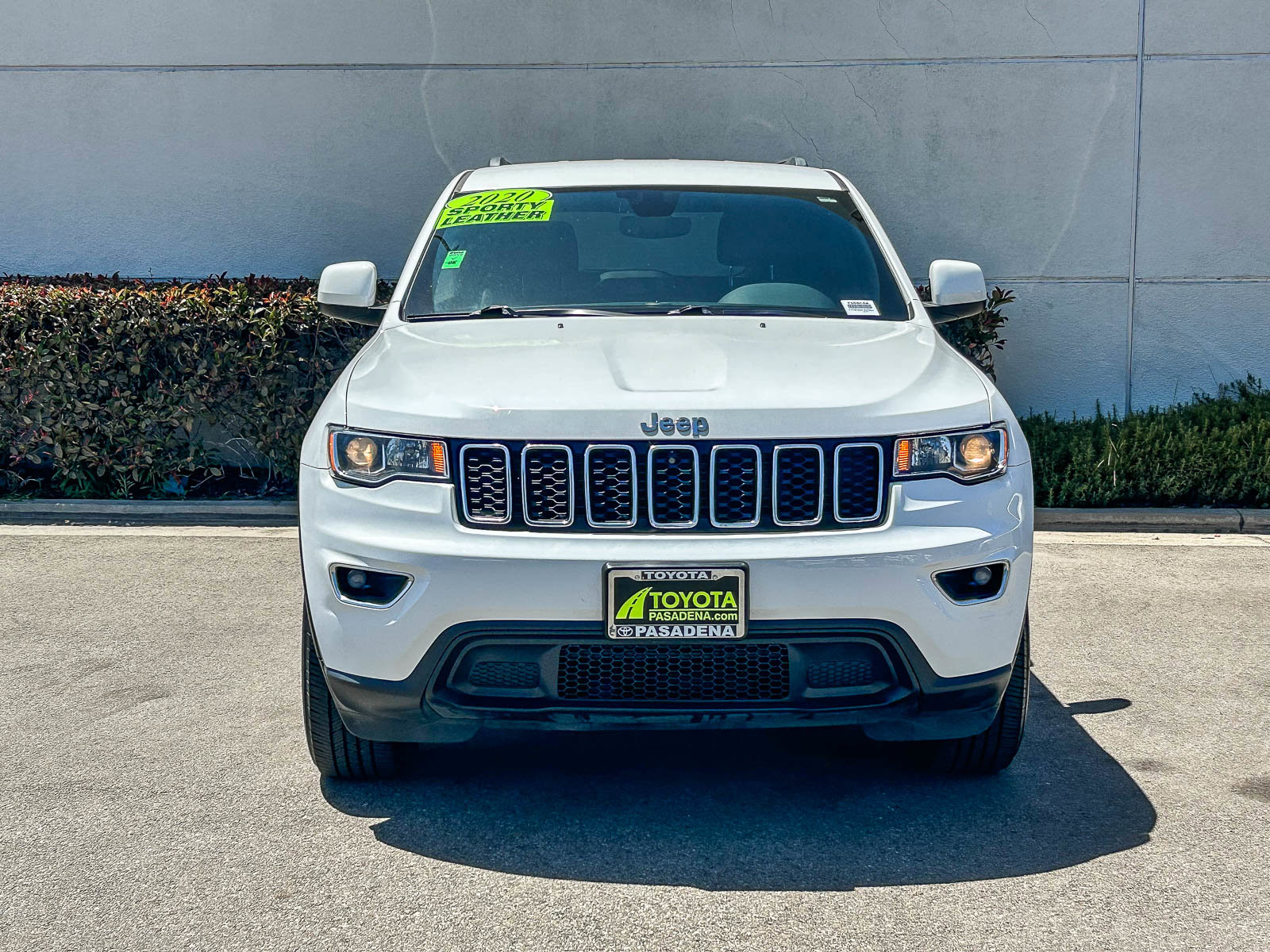 Used 2020 Jeep Grand Cherokee Laredo w/ Laredo X Package RWD image 2