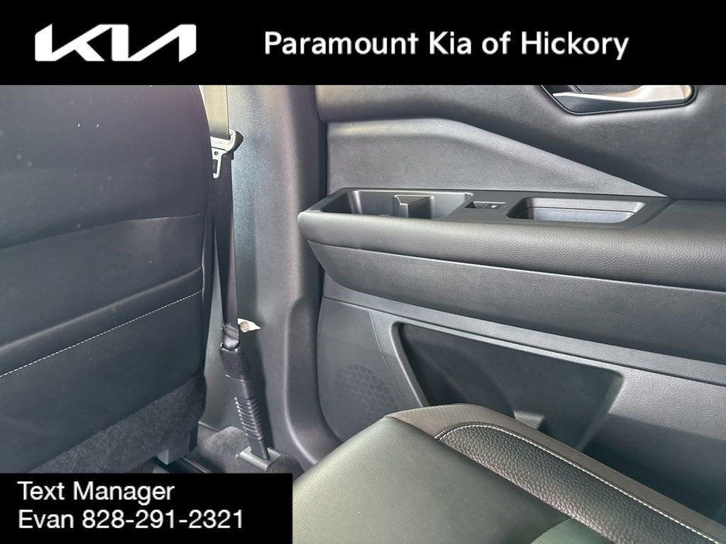 Used 2022 Nissan Pathfinder SL w/ SL Black Package image 15