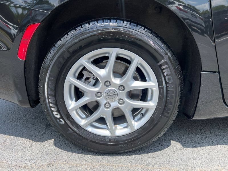 Used 2023 Chrysler Pacifica Touring-L FWD image 25