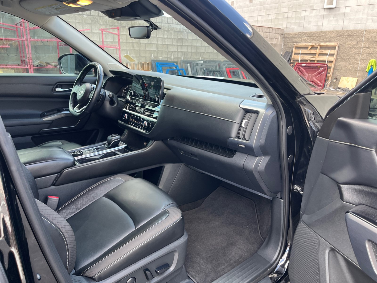 Used 2023 Nissan Pathfinder SL w/ SL Premium Package AWD/4WD image 29
