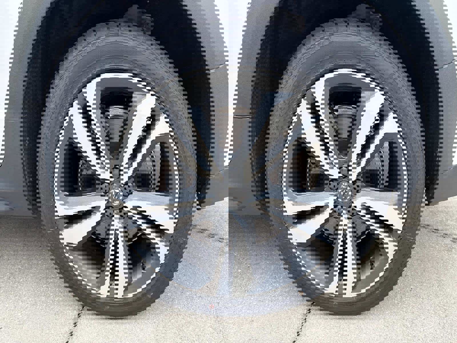 Used 2023 Volvo V60 B5 Cross Country Plus image 30