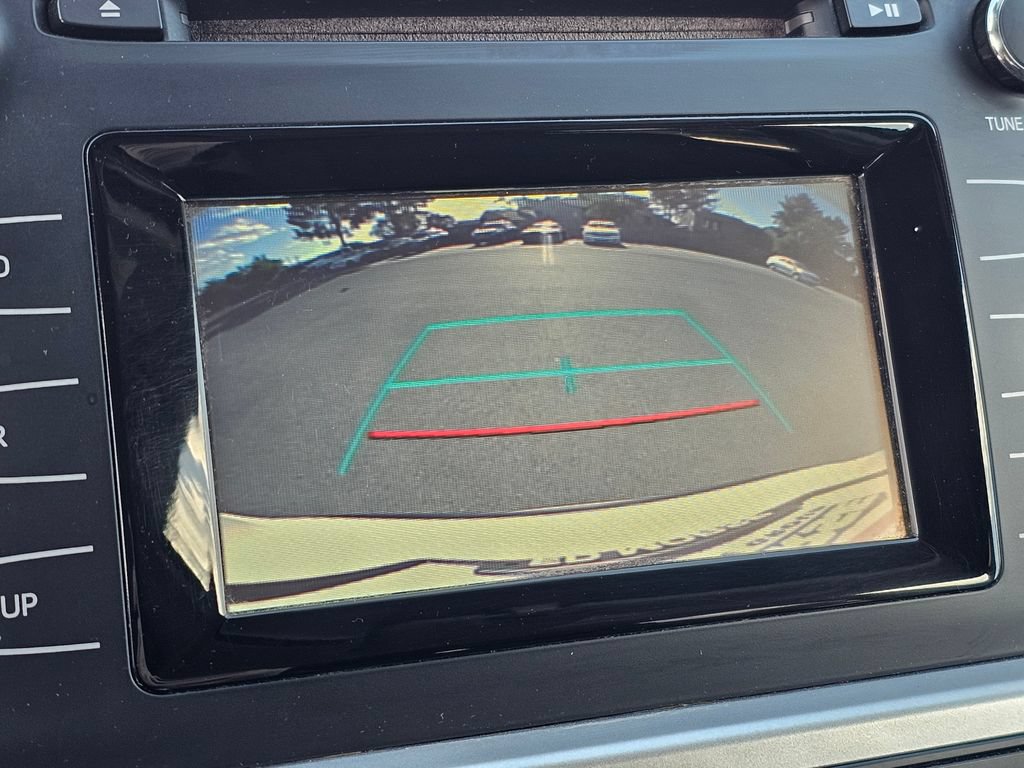 Used 2018 Toyota Highlander LE w/ Carpet Mat Package (TMS) FWD image 21