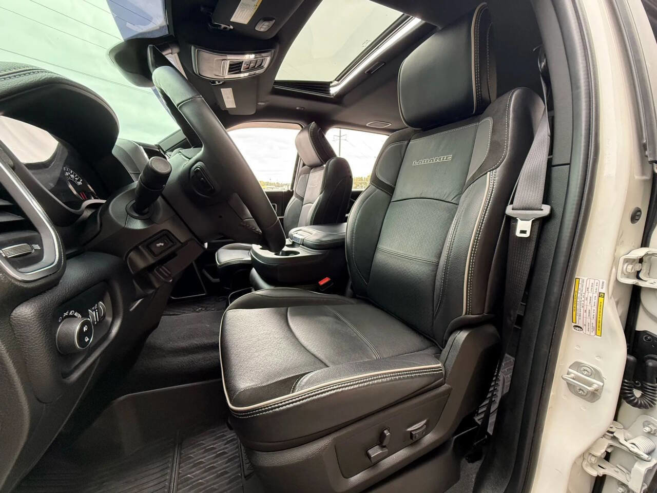 Used 2024 RAM 3500 Laramie w/ Night Edition image 32