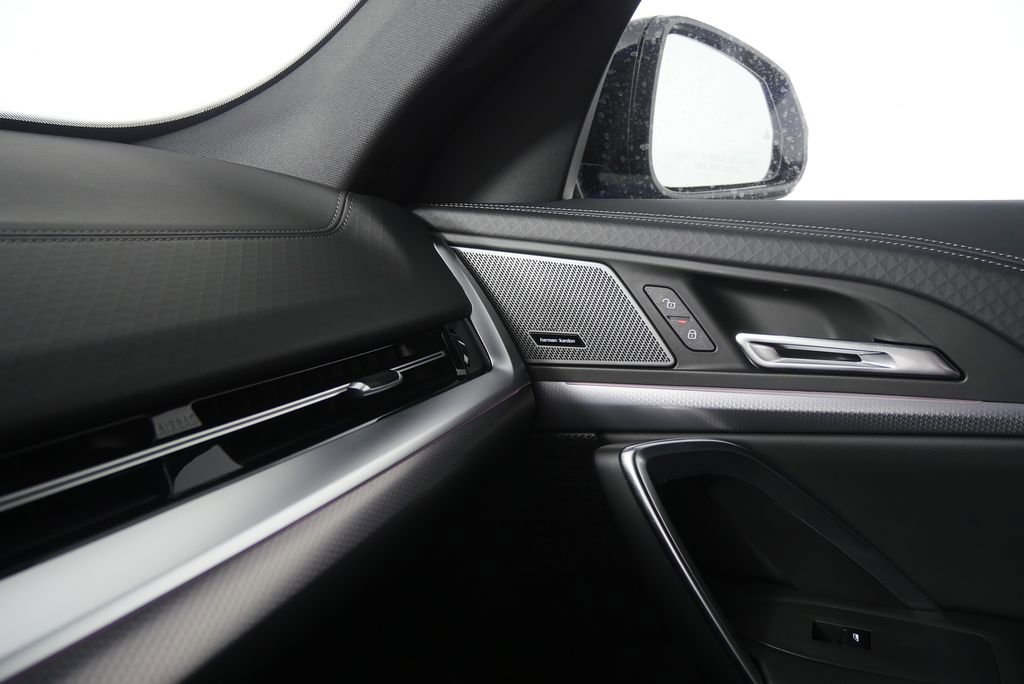 Used 2026 BMW X2 xDrive28i w/ M Sport Package AWD/4WD image 25