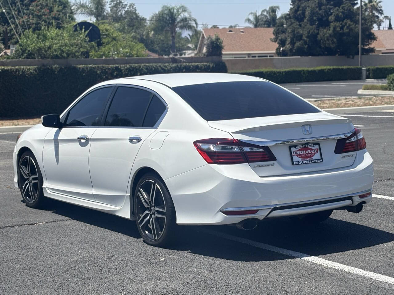 Used 2017 Honda Accord Sport image 5
