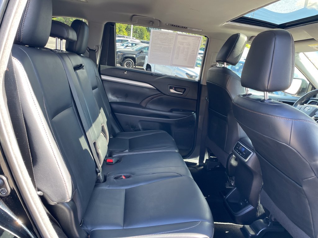 Used 2017 Toyota Highlander XLE AWD/4WD image 22