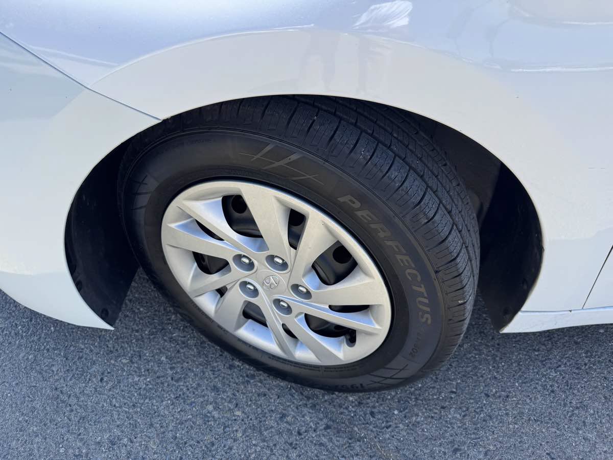 Used 2019 Hyundai Elantra SE w/ Cargo Package FWD image 30