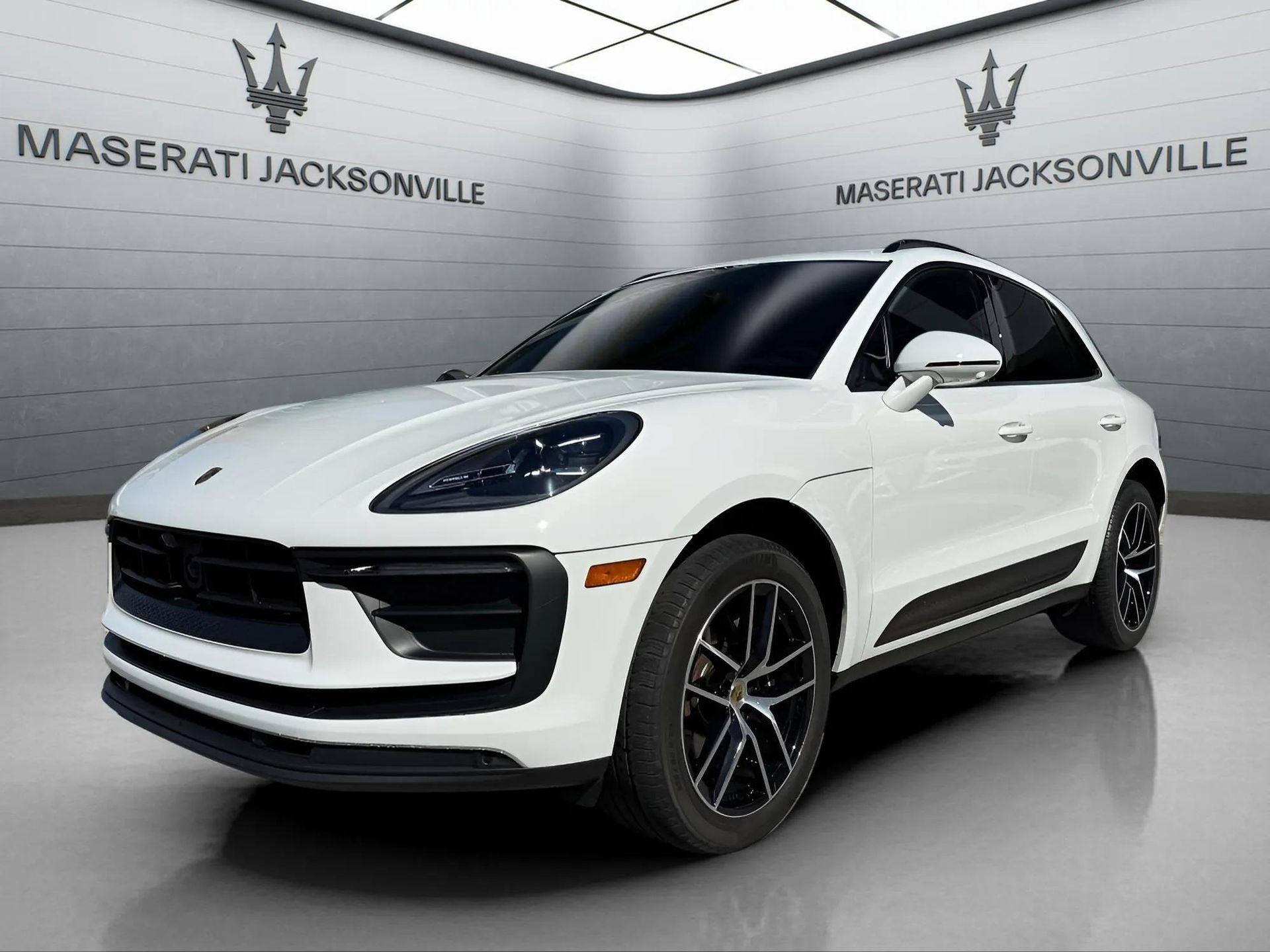 Used 2024 Porsche Macan image 9