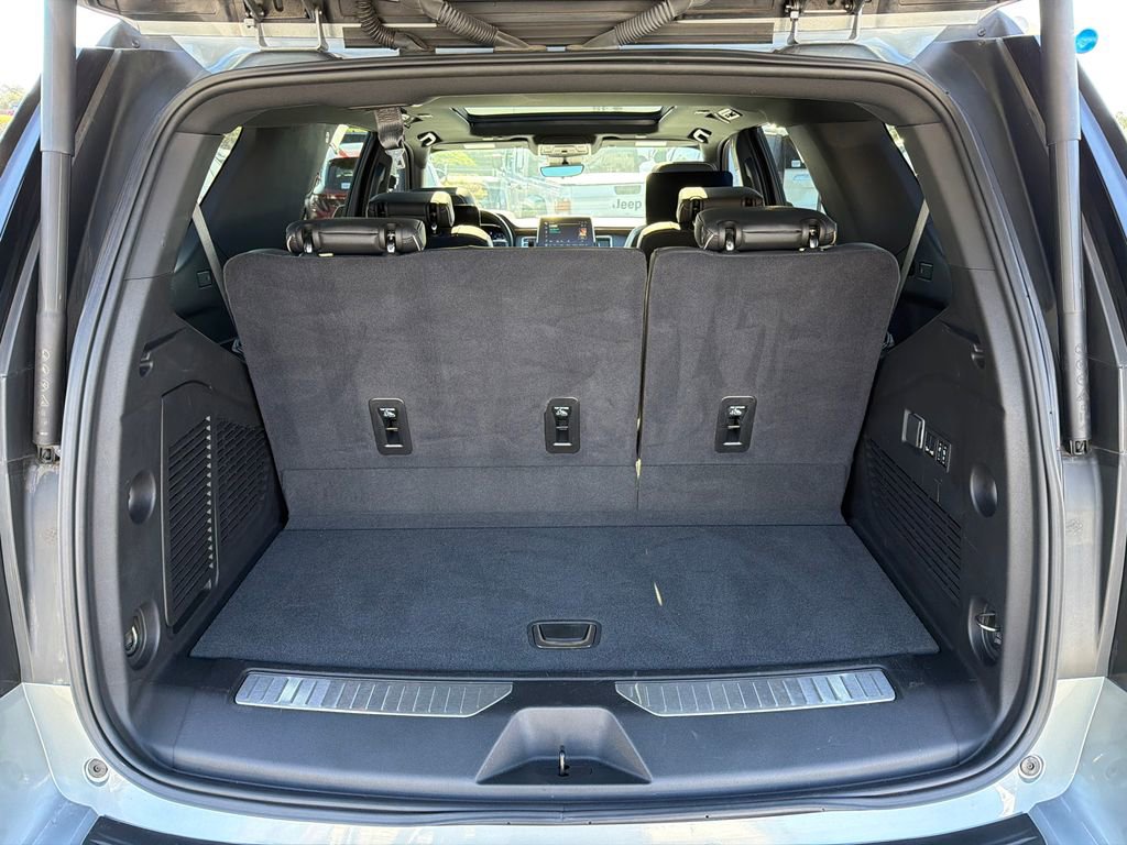 Used 2024 Chevrolet Tahoe Premier w/ Advanced Technology Package image 18