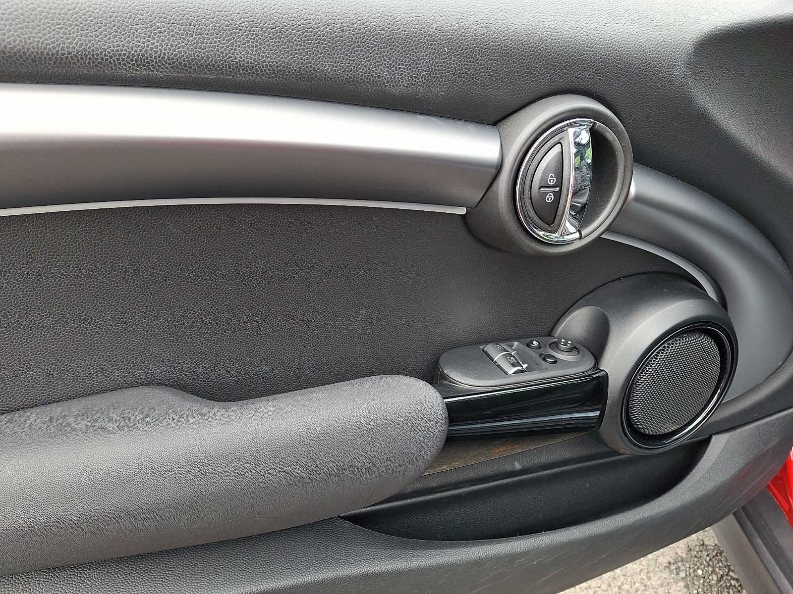 Used 2024 MINI Cooper 2-Door Hardtop FWD image 11