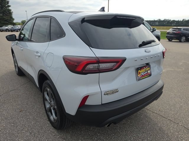 Used 2025 Ford Escape ST-Line Select AWD/4WD image 3