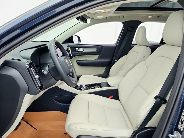 New 2026 Volvo XC40 B4 Plus w/ Climate Package FWD image 17