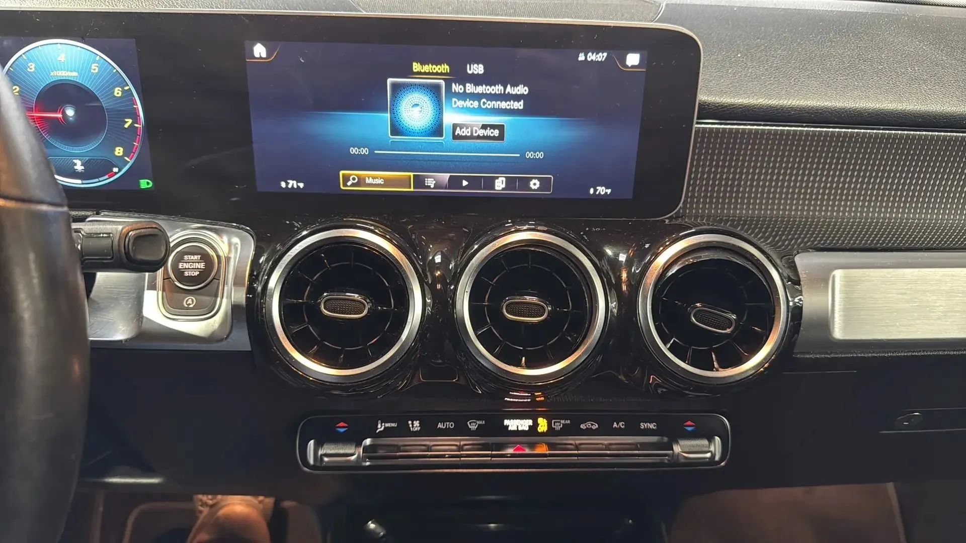 Used 2021 Mercedes-Benz GLB 250 4MATIC image 18