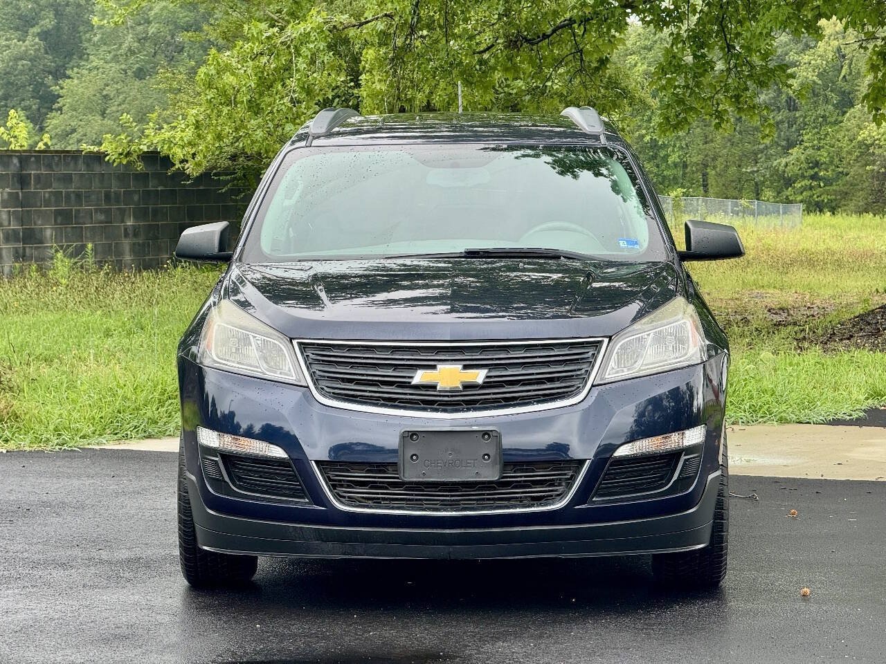 Used 2017 Chevrolet Traverse LS FWD image 3