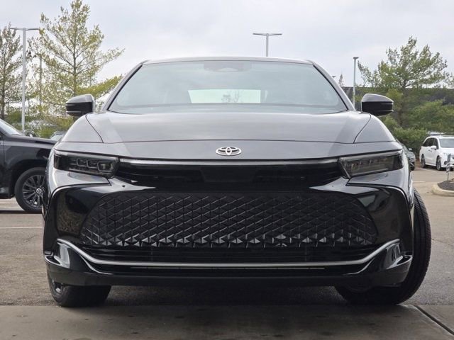 Used 2025 Toyota Crown XLE image 3