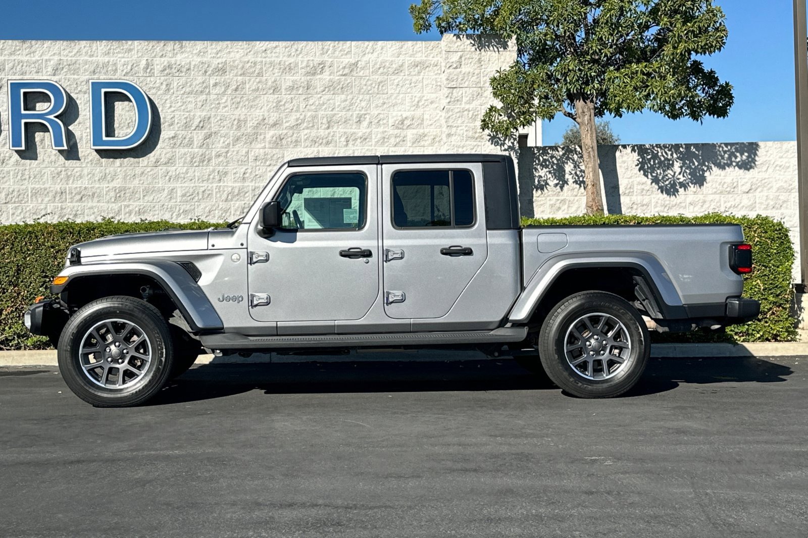 Used 2020 Jeep Gladiator Overland image 7