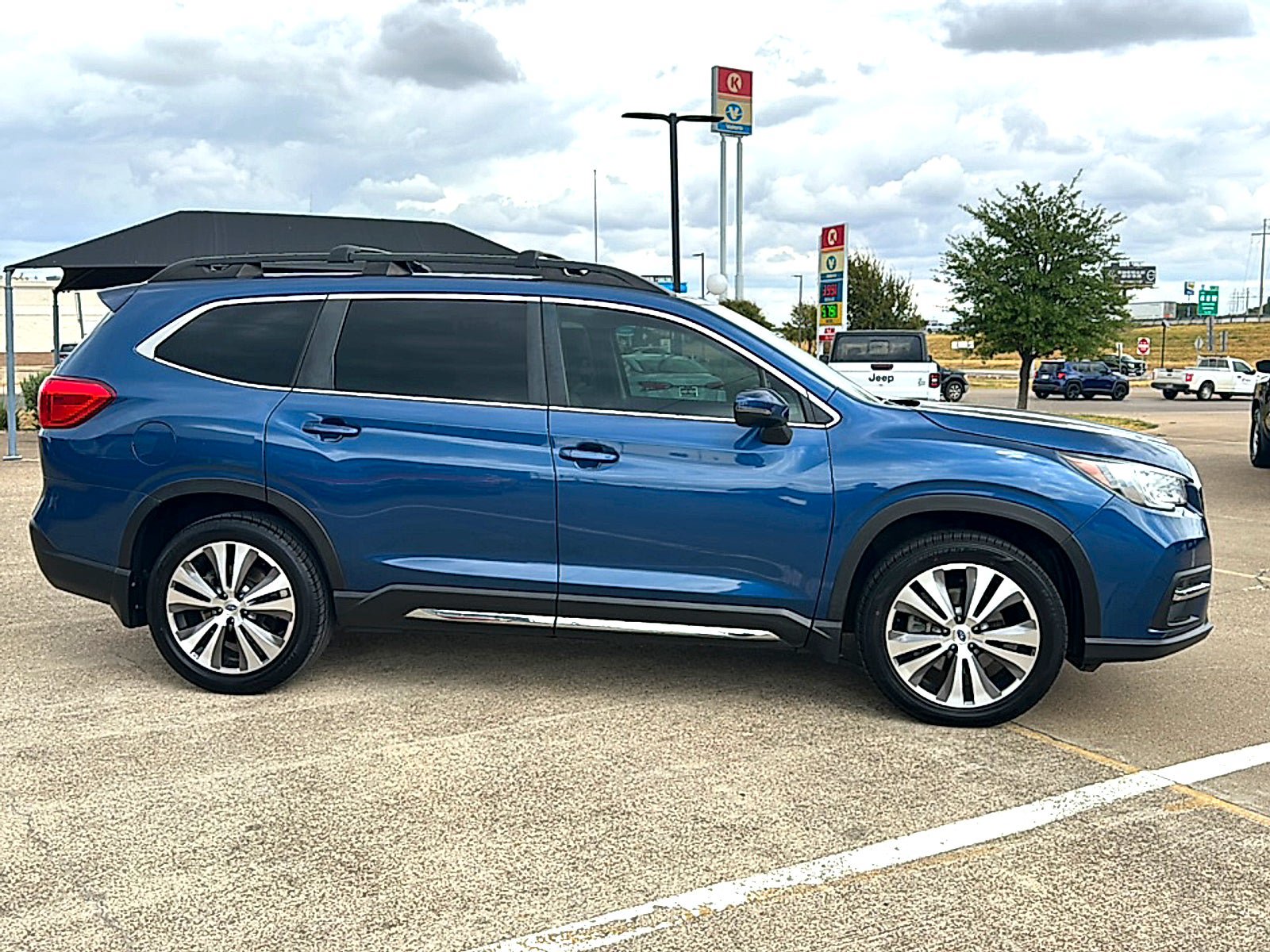 Used 2022 Subaru Ascent Limited AWD/4WD image 9