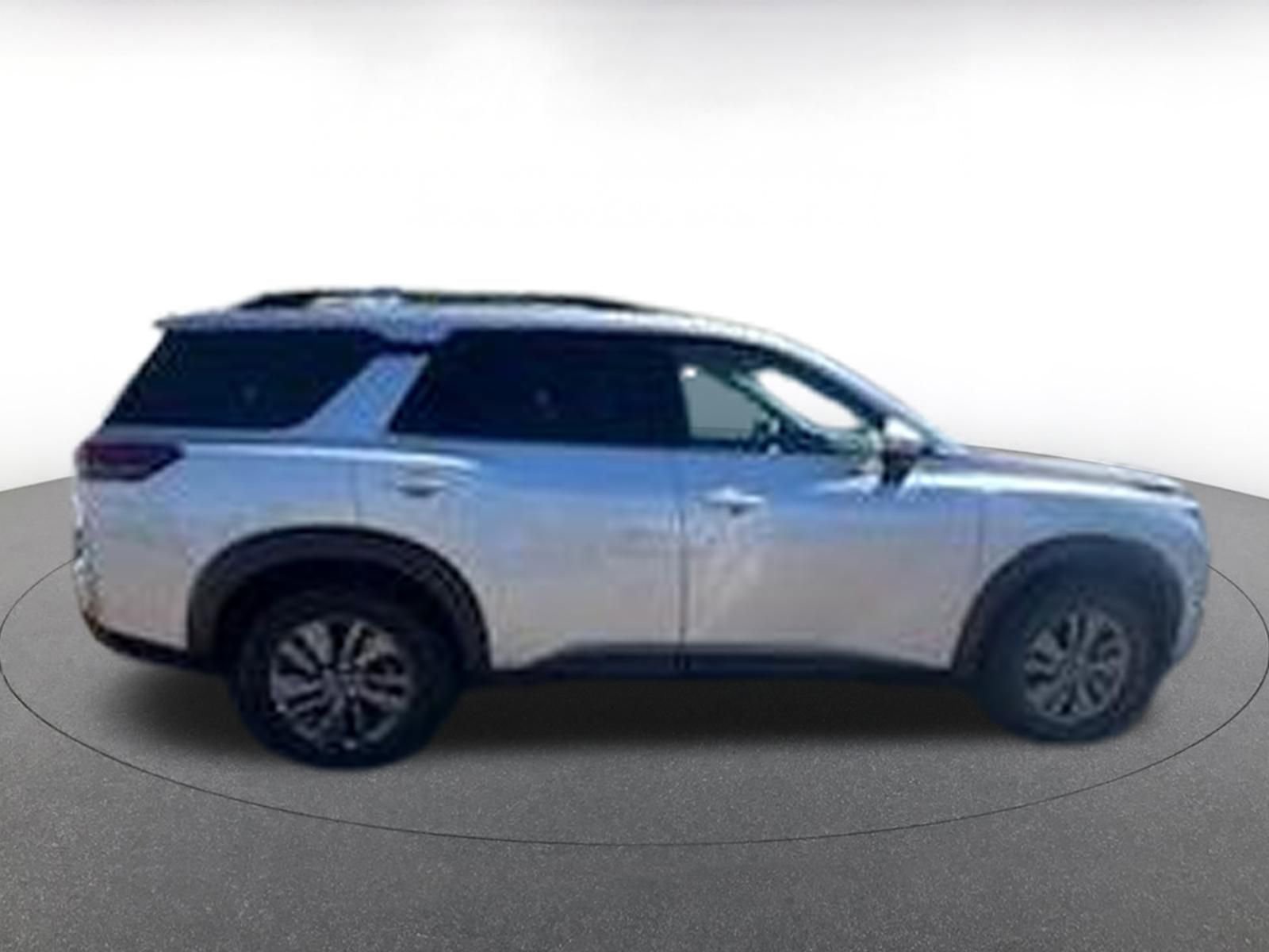 Used 2025 Nissan Pathfinder SV image 10