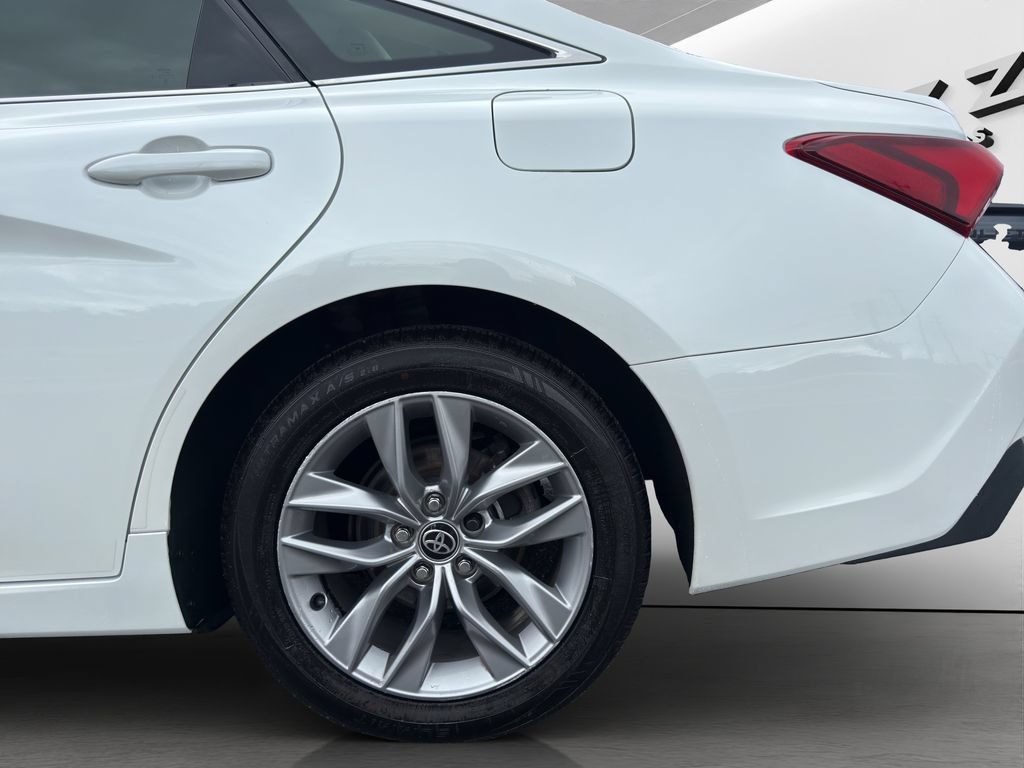 Used 2022 Toyota Avalon XLE w/ Moonroof Package FWD image 25