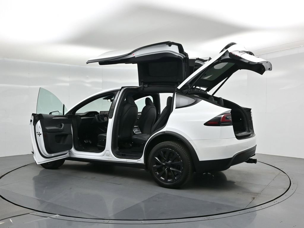 Used 2022 Tesla Model X image 30