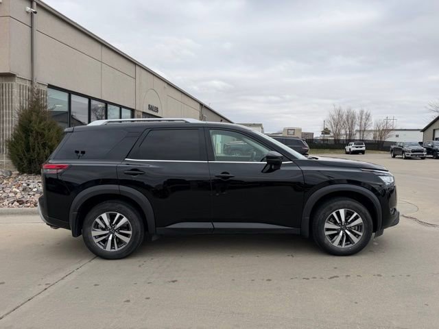 Used 2024 Nissan Pathfinder SL AWD/4WD image 5