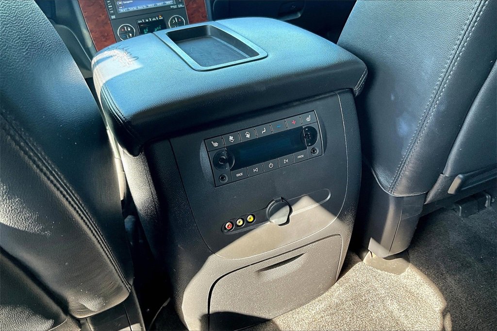 Used 2014 Chevrolet Suburban LTZ image 33