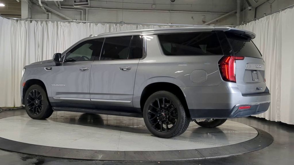Used 2023 GMC Yukon XL SLT w/ SLT Premium Package AWD/4WD image 8