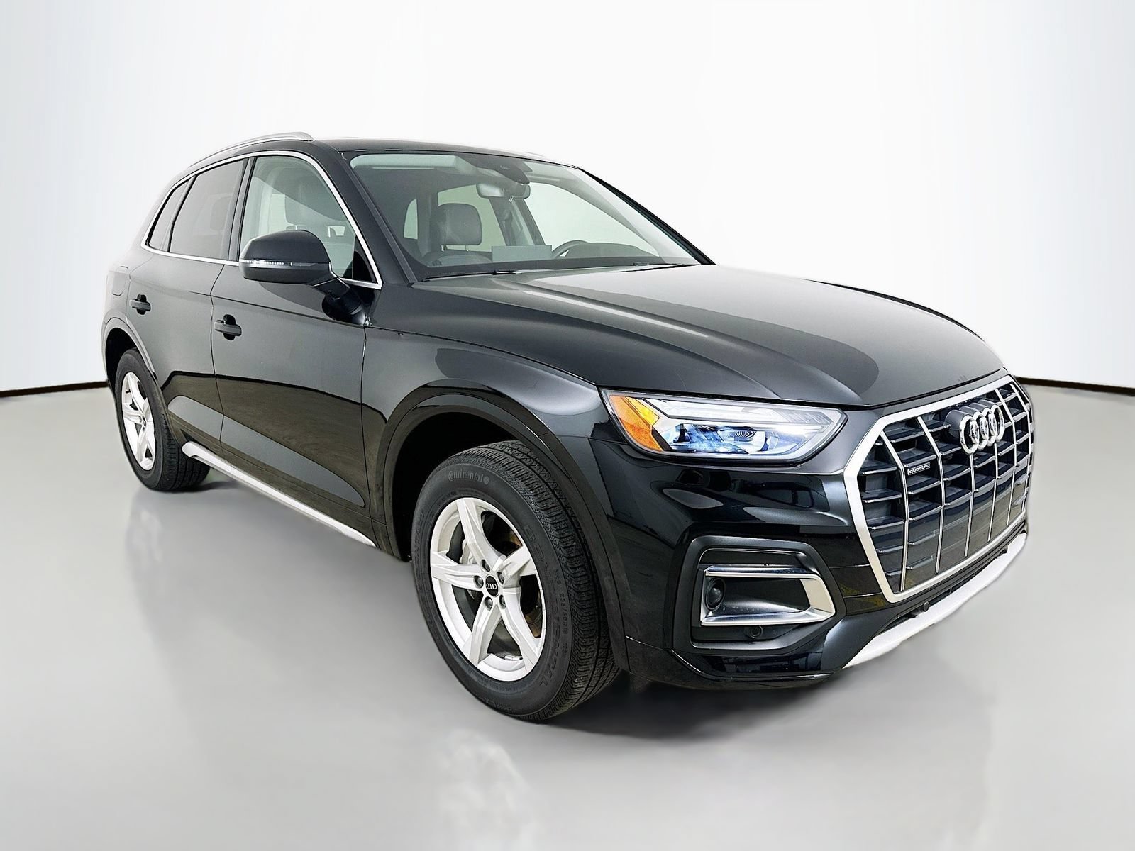 Used 2023 Audi Q5 2.0T Premium w/ Convenience Package AWD/4WD image 3