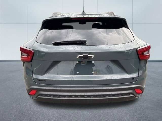 New 2026 Chevrolet Trax LT w/ Midnight Edition video 3
