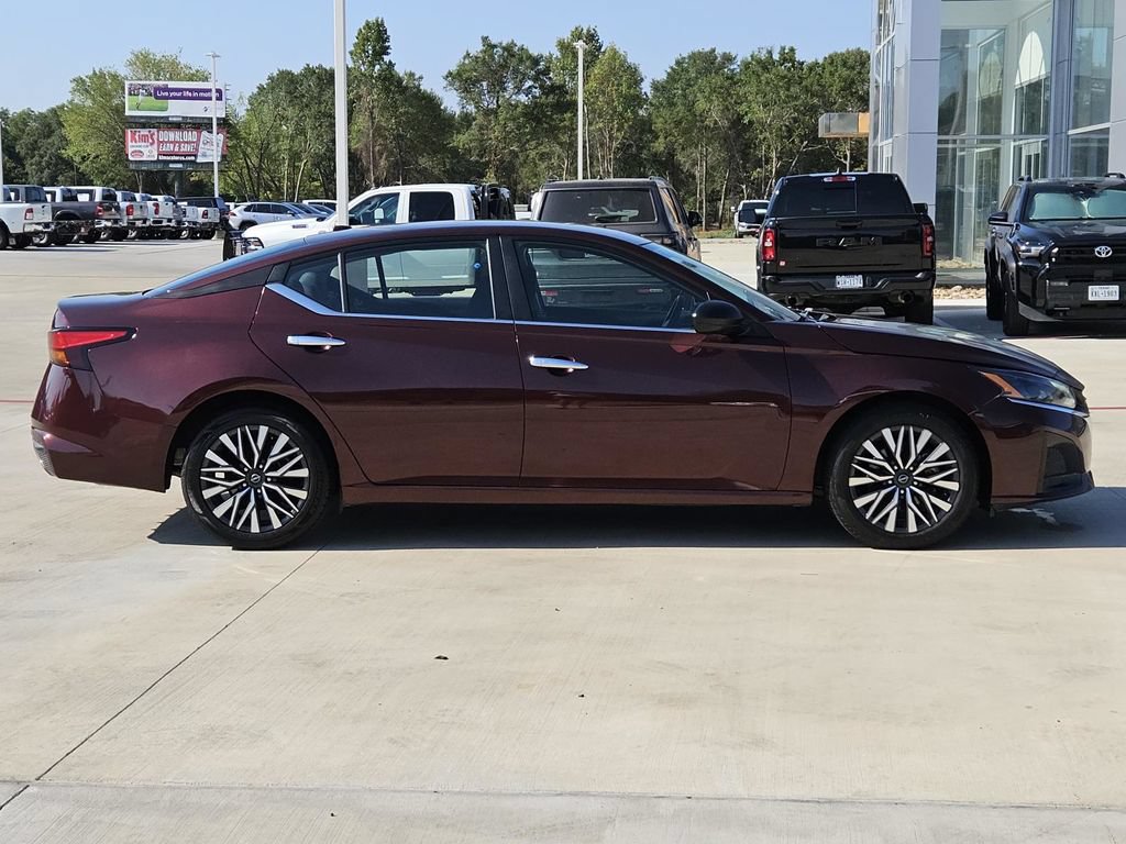 Used 2025 Nissan Altima 2.5 SV FWD image 8