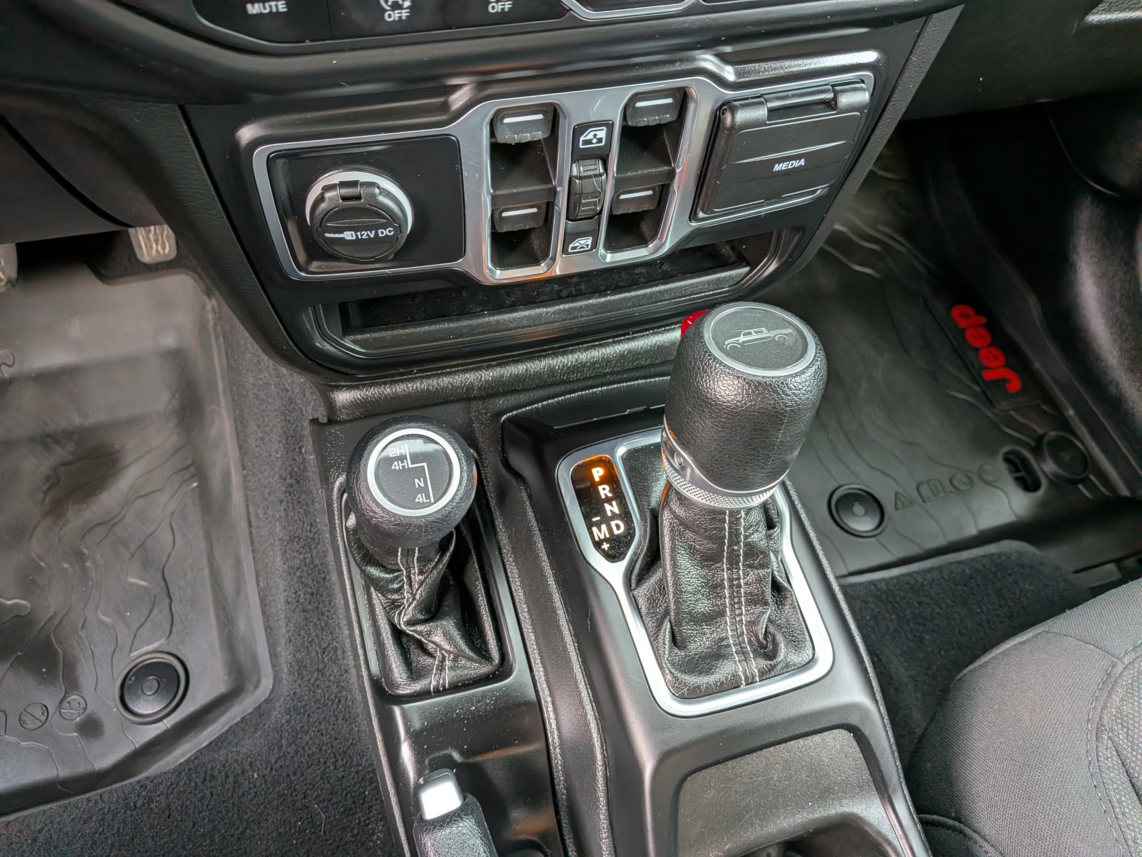 Used 2023 Jeep Gladiator Overland AWD/4WD image 31