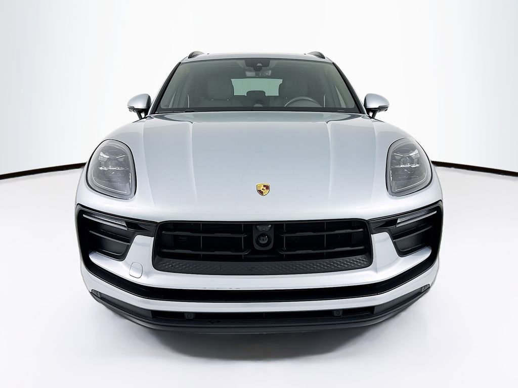 Certified 2023 Porsche Macan Turbo image 6