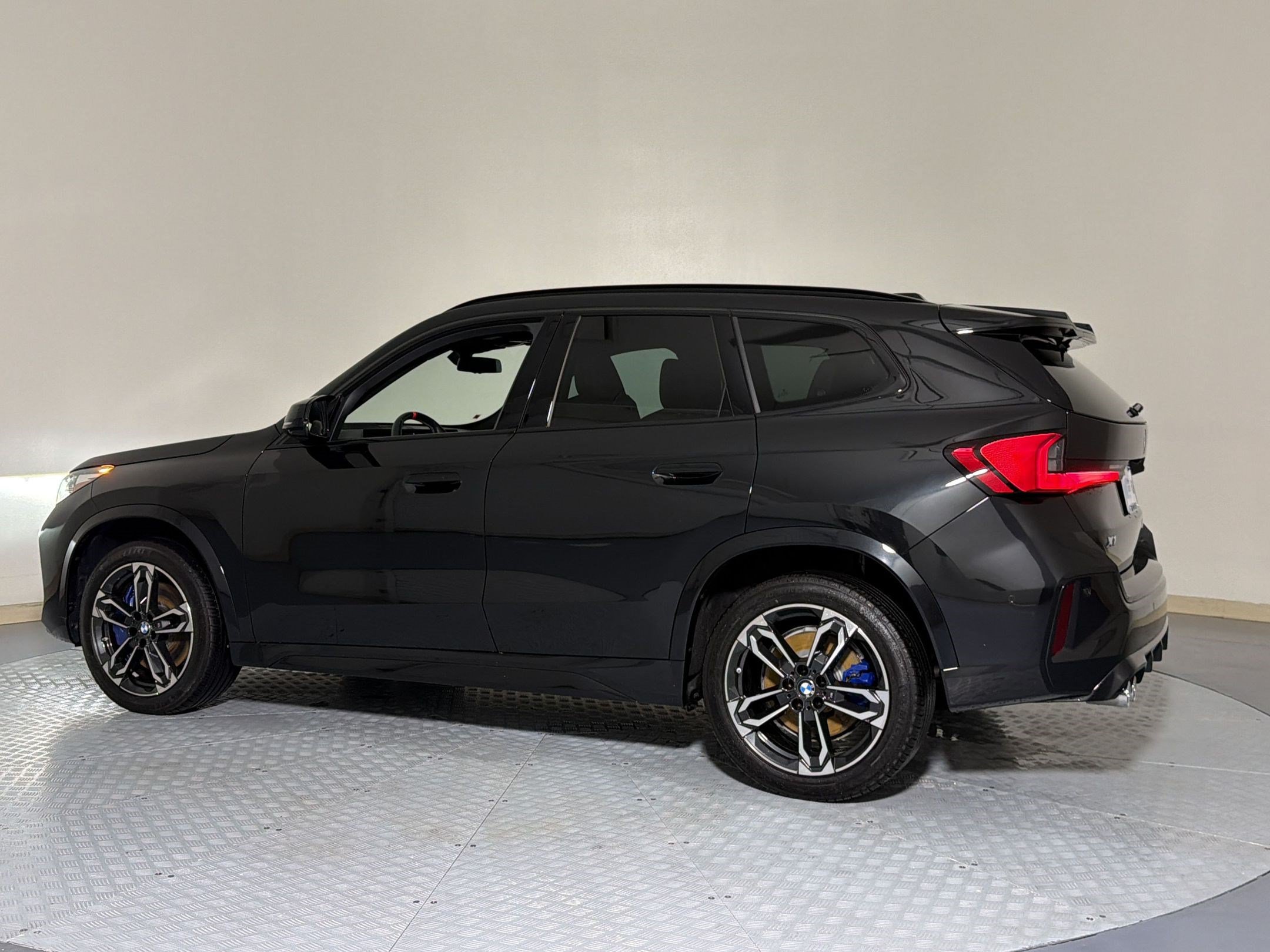 Used 2025 BMW X1 M35i AWD/4WD image 3