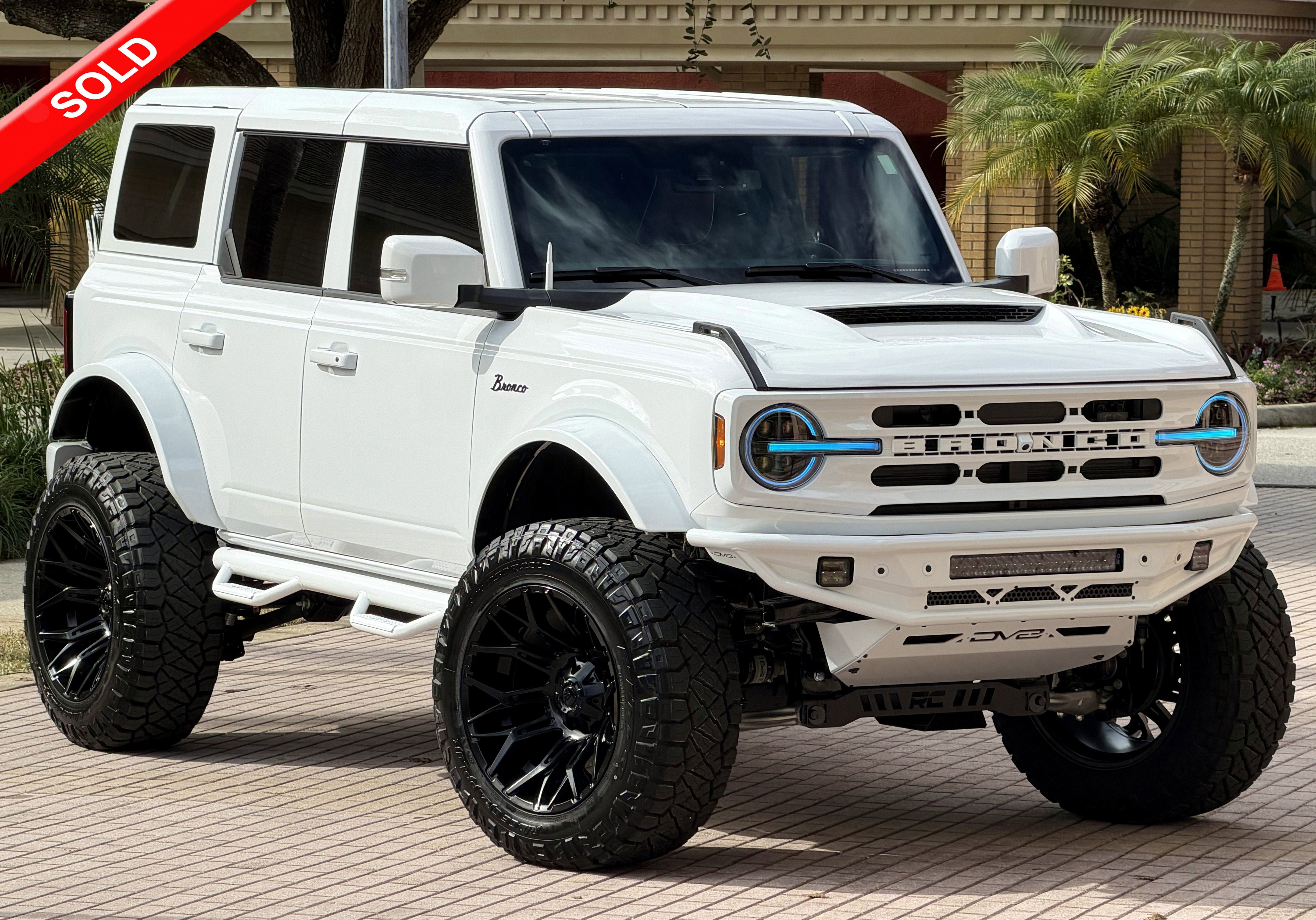 Used 2025 Ford Bronco Outer Banks AWD/4WD image 1