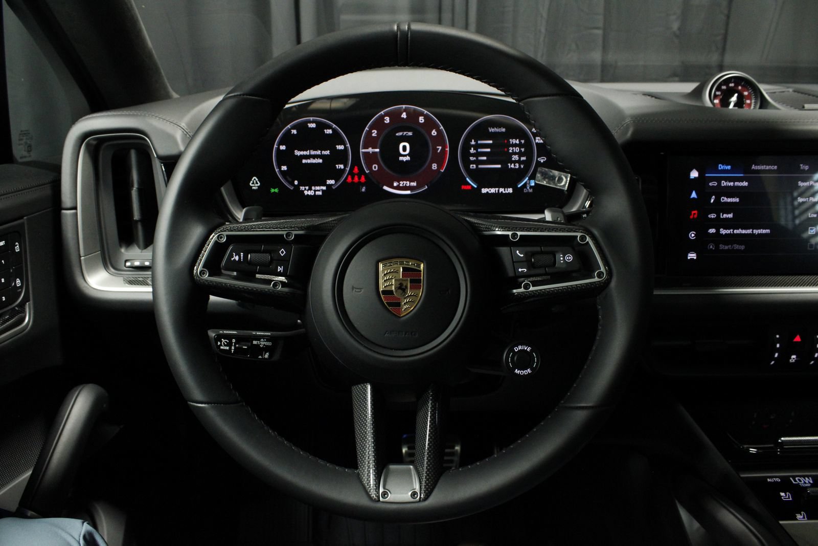 Used 2025 Porsche Cayenne GTS AWD/4WD image 11