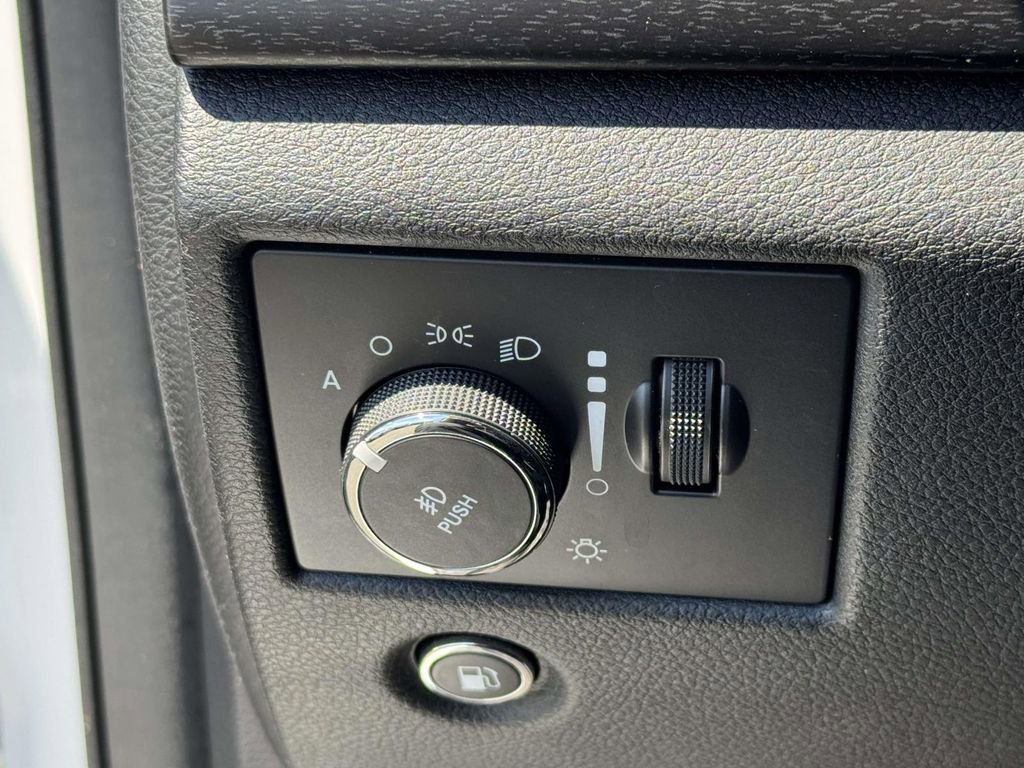 Used 2015 Jeep Grand Cherokee Altitude AWD/4WD image 22