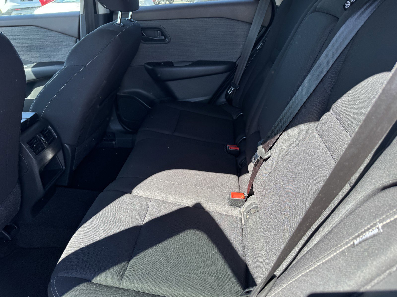 Used 2023 Nissan Rogue S image 12